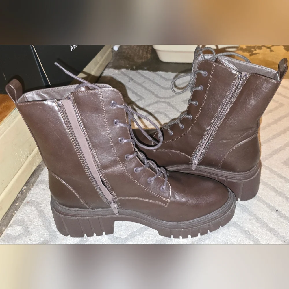 American Eagle Outfitters Womens Size 11 Dark Brown Lace Up Boots & BOX - Picture 4 of 10